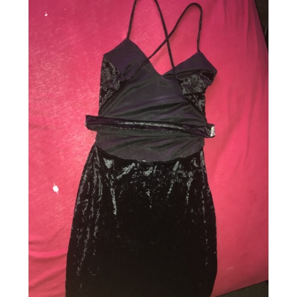 Dresses - Picture 4 of 7